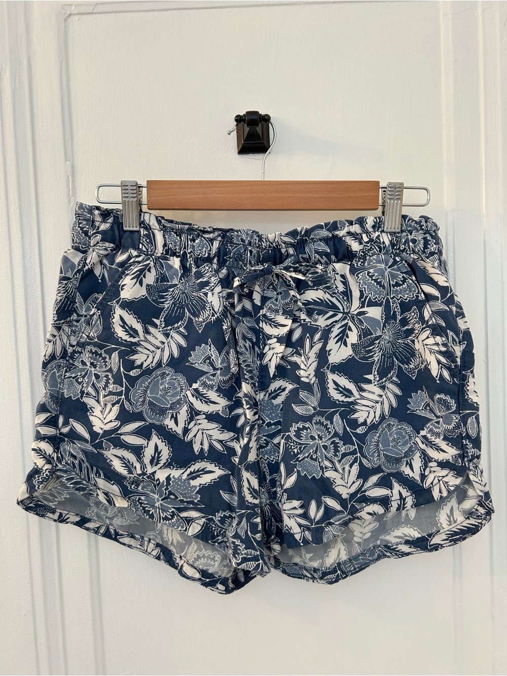 American Eagle Outfitters Navy and White Floral Drawstring Shorts